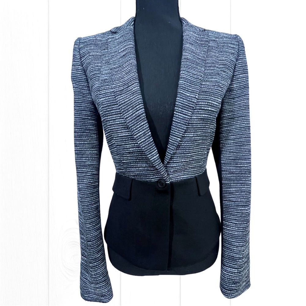 T Tahari Black and White Textured Blazer Jacket Women’s    Size 4.